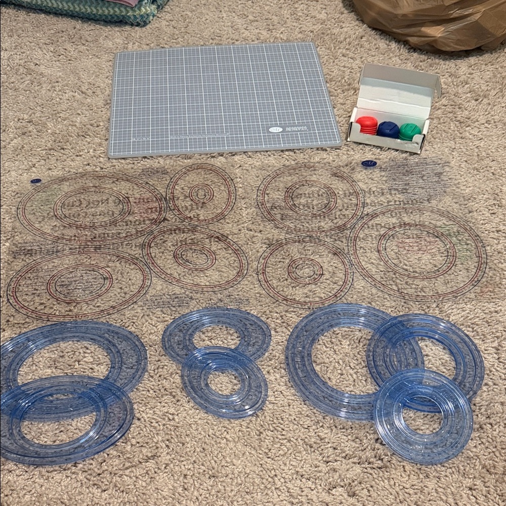 Creative Memories Circle and Oval Template Set with Blue Rings and Red Guides